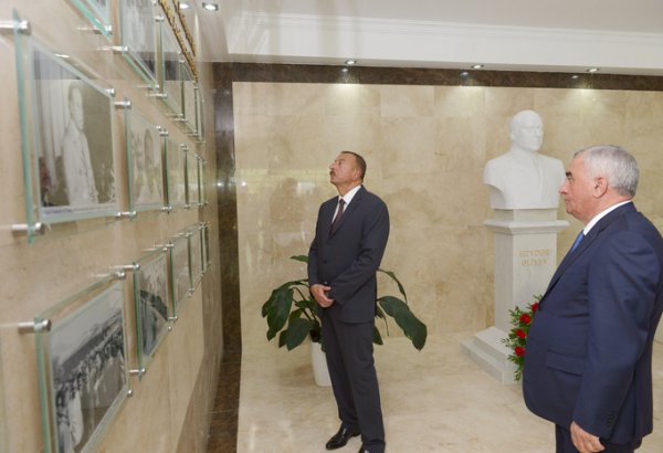 İlham Əliyev Füzuli Rayon İcra Hakimiyyətinin yeni binasında yaradılan şəraitlə tanış olub (FOTO)