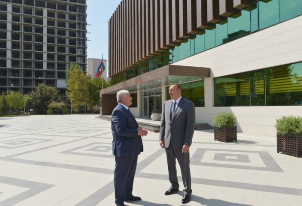 Prezident İlham Əliyev Xətai Rayon İcra Hakimiyyətinin binasında aparılan yenidənqurma işləri ilə tanış olub (FOTO)