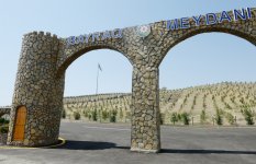 Azərbaycan Prezidenti Horadiz şəhərində Bayraq Meydanında yaradılan şəraitlə tanış olub (FOTO)