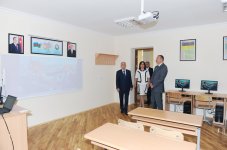 Prezident İlham Əliyev Bakıdakı 46 nömrəli tam orta məktəbin əsaslı təmir və yenidənqurma işlərindən sonrakı vəziyyəti ilə tanış olub (FOTO)