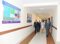 Prezident İlham Əliyev Bakıdakı 46 nömrəli tam orta məktəbin əsaslı təmir və yenidənqurma işlərindən sonrakı vəziyyəti ilə tanış olub (FOTO)
