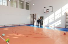 Prezident İlham Əliyev Bakıdakı 46 nömrəli tam orta məktəbin əsaslı təmir və yenidənqurma işlərindən sonrakı vəziyyəti ilə tanış olub (FOTO)