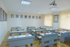 Prezident İlham Əliyev Bakıdakı 46 nömrəli tam orta məktəbin əsaslı təmir və yenidənqurma işlərindən sonrakı vəziyyəti ilə tanış olub (FOTO)