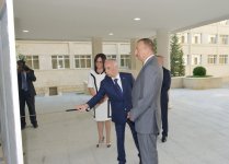 Prezident İlham Əliyev Bakıdakı 46 nömrəli tam orta məktəbin əsaslı təmir və yenidənqurma işlərindən sonrakı vəziyyəti ilə tanış olub (FOTO)