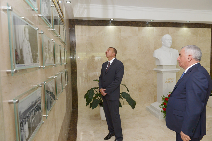 İlham Əliyev Füzuli Rayon İcra Hakimiyyətinin yeni binasında yaradılan şəraitlə tanış olub (FOTO)