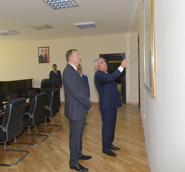 İlham Əliyev Füzuli Rayon İcra Hakimiyyətinin yeni binasında yaradılan şəraitlə tanış olub (FOTO)