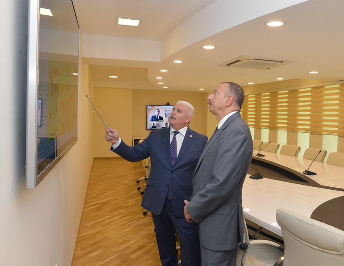 Prezident İlham Əliyev Xətai Rayon İcra Hakimiyyətinin binasında aparılan yenidənqurma işləri ilə tanış olub (FOTO)