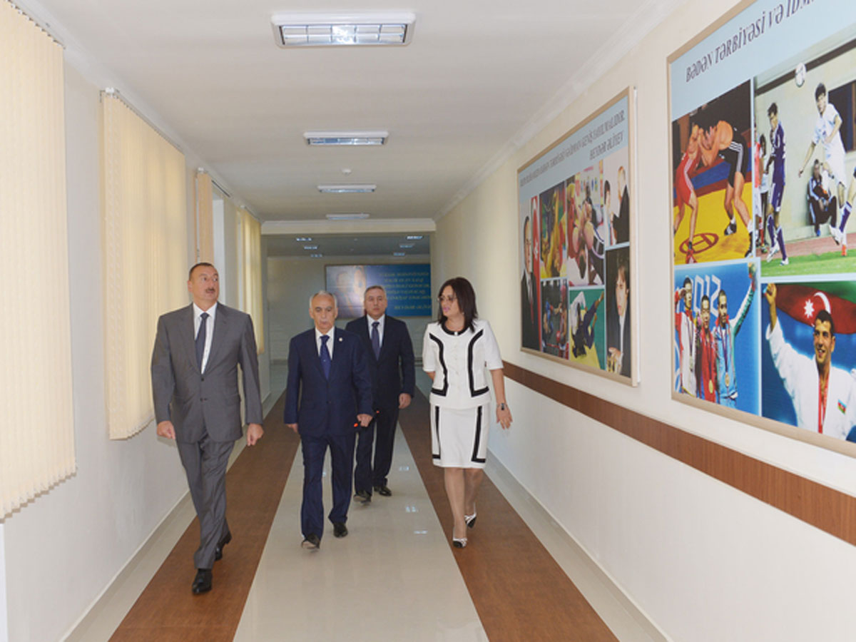 Prezident İlham Əliyev Bakıdakı 46 nömrəli tam orta məktəbin əsaslı təmir və yenidənqurma işlərindən sonrakı vəziyyəti ilə tanış olub (FOTO)