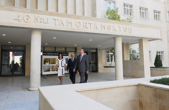 Prezident İlham Əliyev Bakıdakı 46 nömrəli tam orta məktəbin əsaslı təmir və yenidənqurma işlərindən sonrakı vəziyyəti ilə tanış olub (FOTO)