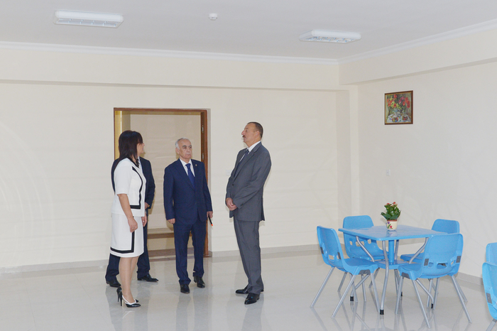 Prezident İlham Əliyev Bakıdakı 46 nömrəli tam orta məktəbin əsaslı təmir və yenidənqurma işlərindən sonrakı vəziyyəti ilə tanış olub (FOTO)