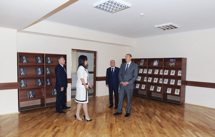Prezident İlham Əliyev Bakıdakı 46 nömrəli tam orta məktəbin əsaslı təmir və yenidənqurma işlərindən sonrakı vəziyyəti ilə tanış olub (FOTO)