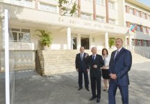 Prezident İlham Əliyev Nəsimi rayonundakı 54 nömrəli məktəbin əsaslı təmir və yenidənqurma işlərindən sonrakı vəziyyəti ilə tanış olub  (FOTO)