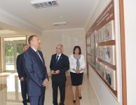 Prezident İlham Əliyev Nəsimi rayonundakı 54 nömrəli məktəbin əsaslı təmir və yenidənqurma işlərindən sonrakı vəziyyəti ilə tanış olub  (FOTO)