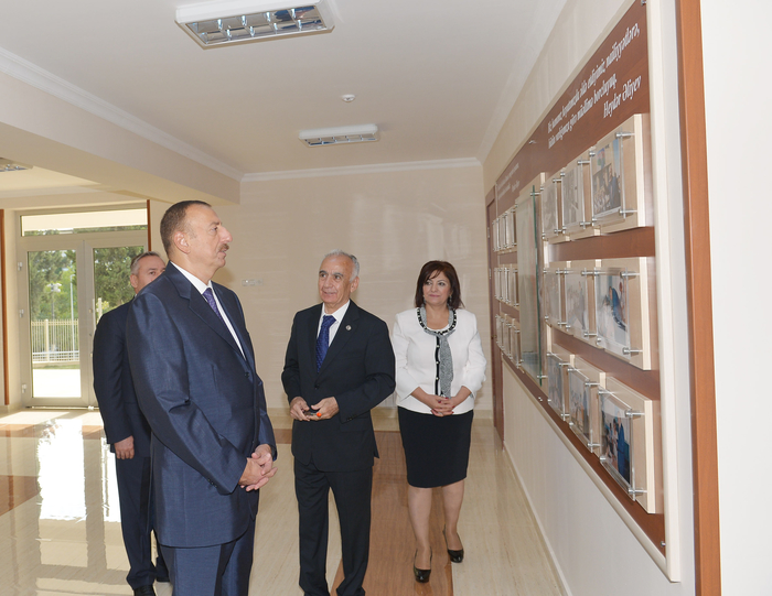 Prezident İlham Əliyev Nəsimi rayonundakı 54 nömrəli məktəbin əsaslı təmir və yenidənqurma işlərindən sonrakı vəziyyəti ilə tanış olub  (FOTO)