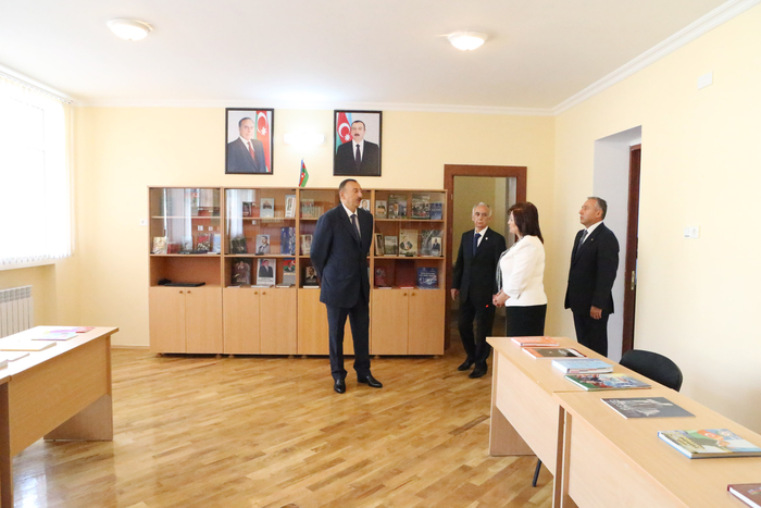Prezident İlham Əliyev Nəsimi rayonundakı 54 nömrəli məktəbin əsaslı təmir və yenidənqurma işlərindən sonrakı vəziyyəti ilə tanış olub  (FOTO)