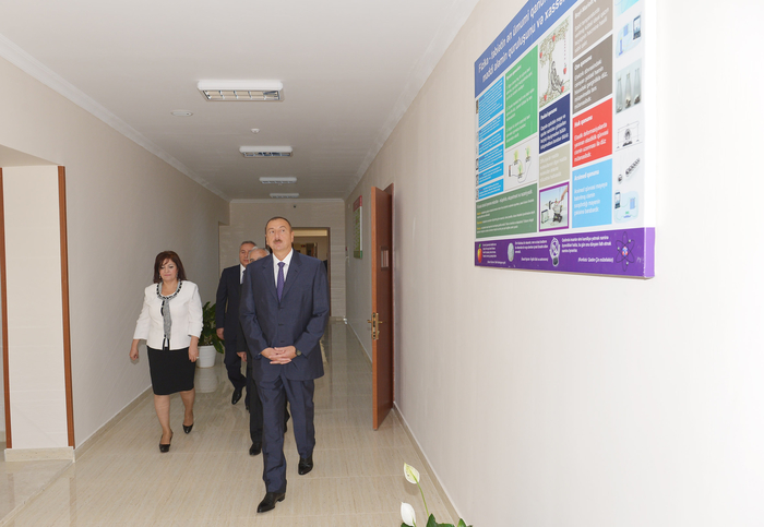 Prezident İlham Əliyev Nəsimi rayonundakı 54 nömrəli məktəbin əsaslı təmir və yenidənqurma işlərindən sonrakı vəziyyəti ilə tanış olub  (FOTO)