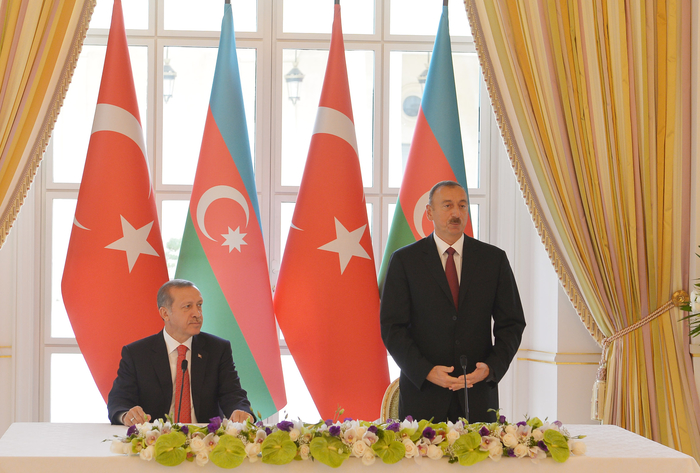 Prezident İlham Əliyev: Azərbaycanda elə bir insan tapılmaz ki, Türkiyəni öz doğma vətəni kimi sevməsin (FOTO)