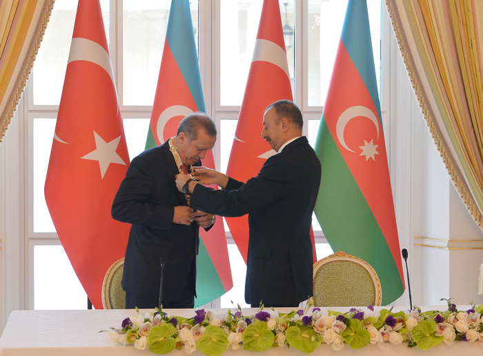 Prezident İlham Əliyev: Azərbaycanda elə bir insan tapılmaz ki, Türkiyəni öz doğma vətəni kimi sevməsin (FOTO)