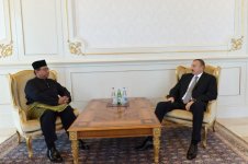 Prezident İlham Əliyev Malayziyanın Azərbaycanda yeni təyin olunmuş səfirini qəbul edib (FOTO)
