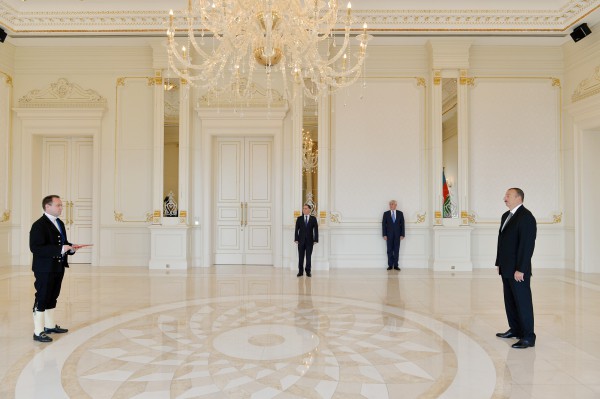 Prezident İlham Əliyev Norveçin Azərbaycanda yeni təyin olunmuş səfirini qəbul edib (FOTO)
