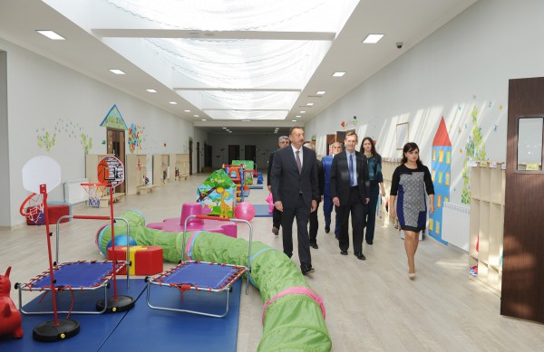 Prezident İlham Əliyev Bakı İstedadlar Təhsil Kompleksinin yeni binasında yaradılan şəraitlə tanış olub (FOTO)