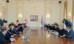 İlham Əliyev və İrakli Qaribaşvilinin nümayəndə heyətlərinin iştirakı ilə geniş tərkibdə görüşü olub (ƏLAVƏ OLUNUB) (FOTO)