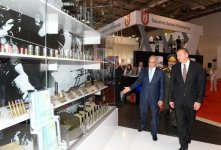 Prezident İlham Əliyev birinci Azərbaycan Beynəlxalq müdafiə sənayesi sərgisi ilə tanış olub (FOTO)