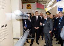 Prezident İlham Əliyev birinci Azərbaycan Beynəlxalq müdafiə sənayesi sərgisi ilə tanış olub (FOTO)