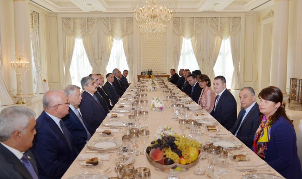 İlham Əliyev və İrakli Qaribaşvili birgə nahar ediblər