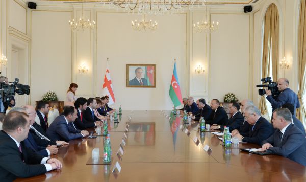 İlham Əliyev və İrakli Qaribaşvilinin nümayəndə heyətlərinin iştirakı ilə geniş tərkibdə görüşü olub (ƏLAVƏ OLUNUB) (FOTO)