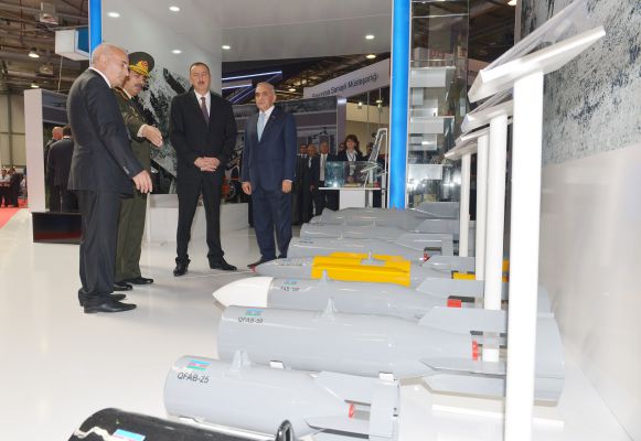Prezident İlham Əliyev birinci Azərbaycan Beynəlxalq müdafiə sənayesi sərgisi ilə tanış olub (FOTO)