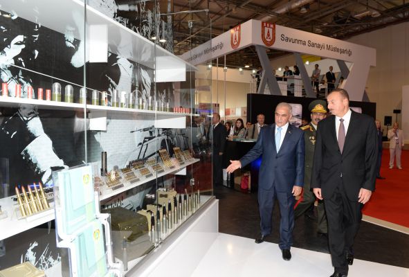 Prezident İlham Əliyev birinci Azərbaycan Beynəlxalq müdafiə sənayesi sərgisi ilə tanış olub (FOTO)