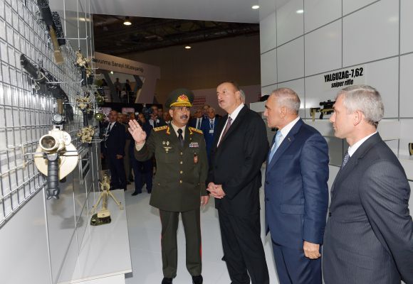 Prezident İlham Əliyev birinci Azərbaycan Beynəlxalq müdafiə sənayesi sərgisi ilə tanış olub (FOTO)
