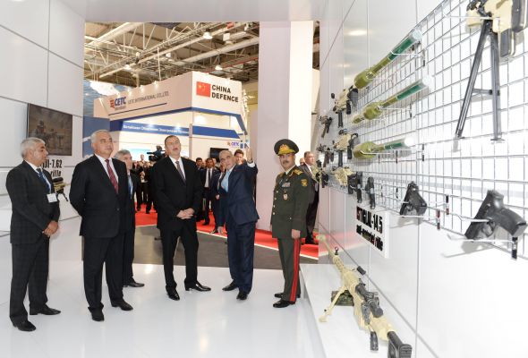 Prezident İlham Əliyev birinci Azərbaycan Beynəlxalq müdafiə sənayesi sərgisi ilə tanış olub (FOTO)