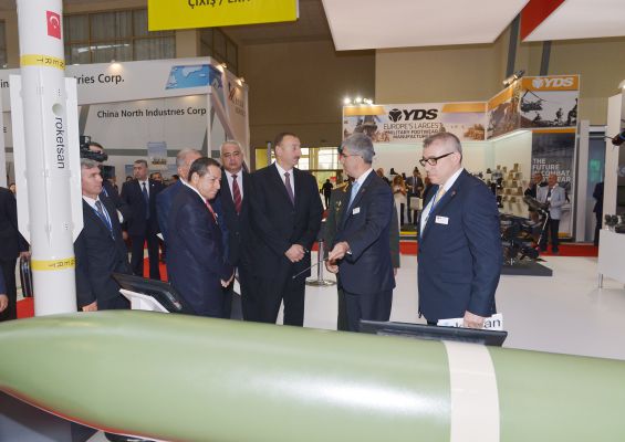 Prezident İlham Əliyev birinci Azərbaycan Beynəlxalq müdafiə sənayesi sərgisi ilə tanış olub (FOTO)