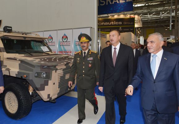 Prezident İlham Əliyev birinci Azərbaycan Beynəlxalq müdafiə sənayesi sərgisi ilə tanış olub (FOTO)