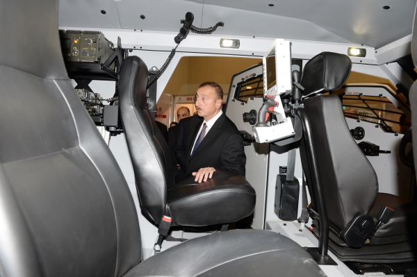 Prezident İlham Əliyev birinci Azərbaycan Beynəlxalq müdafiə sənayesi sərgisi ilə tanış olub (FOTO)