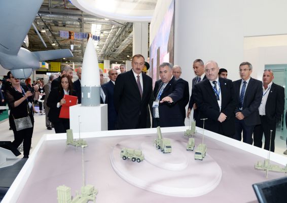 Prezident İlham Əliyev birinci Azərbaycan Beynəlxalq müdafiə sənayesi sərgisi ilə tanış olub (FOTO)
