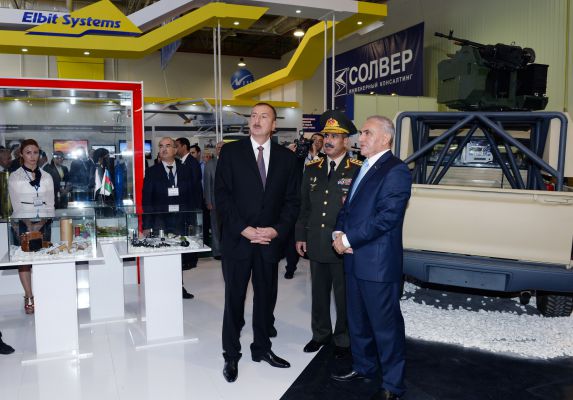 Prezident İlham Əliyev birinci Azərbaycan Beynəlxalq müdafiə sənayesi sərgisi ilə tanış olub (FOTO)