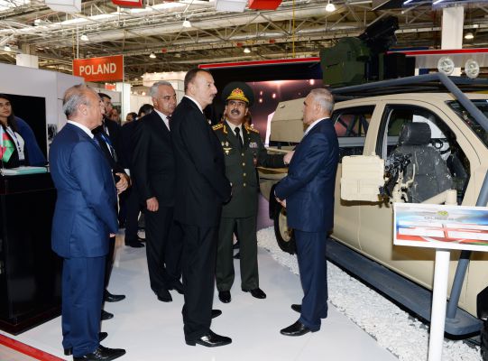 Prezident İlham Əliyev birinci Azərbaycan Beynəlxalq müdafiə sənayesi sərgisi ilə tanış olub (FOTO)