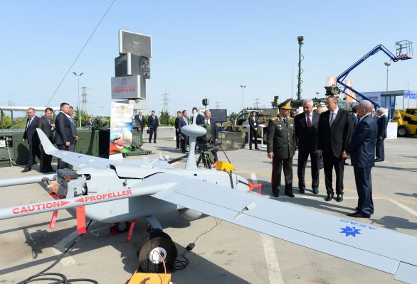 Prezident İlham Əliyev birinci Azərbaycan Beynəlxalq müdafiə sənayesi sərgisi ilə tanış olub (FOTO)