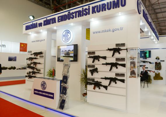 Prezident İlham Əliyev birinci Azərbaycan Beynəlxalq müdafiə sənayesi sərgisi ilə tanış olub (FOTO)