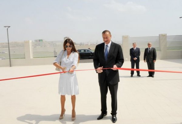 Prezident İlham Əliyev və xanımı Bakı Fransız Liseyinin açılışında iştirak ediblər (FOTO)