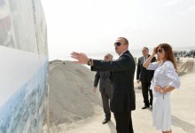 Prezident İlham Əliyev və xanımı Bakının Ağ Şəhər Bulvarında görülən işlərlə tanış olublar (FOTO)