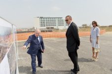 Prezident İlham Əliyev və xanımı Bakının Ağ Şəhər Bulvarında görülən işlərlə tanış olublar (FOTO)