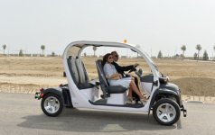 Prezident İlham Əliyev və xanımı Bakının Ağ Şəhər Bulvarında görülən işlərlə tanış olublar (FOTO)