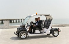 Prezident İlham Əliyev və xanımı Bakının Ağ Şəhər Bulvarında görülən işlərlə tanış olublar (FOTO)