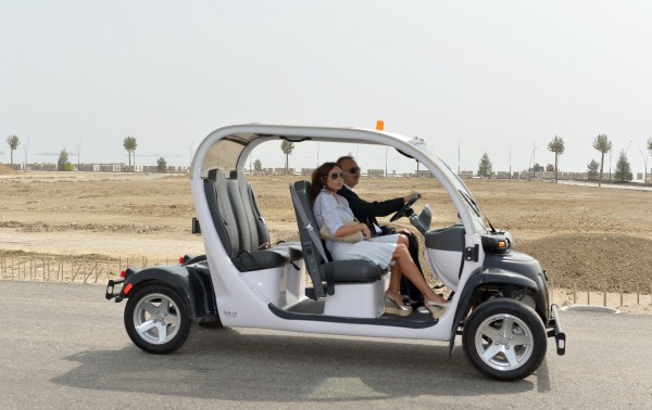 Prezident İlham Əliyev və xanımı Bakının Ağ Şəhər Bulvarında görülən işlərlə tanış olublar (FOTO)