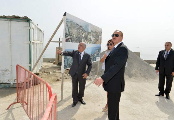 Prezident İlham Əliyev və xanımı Bakının Ağ Şəhər Bulvarında görülən işlərlə tanış olublar (FOTO)