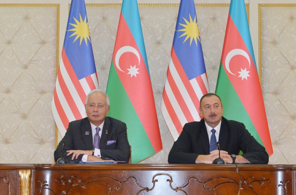 Prezident İlham Əliyev və Malayziyanın Baş naziri mətbuata birgə bəyanatlarla çıxış ediblər